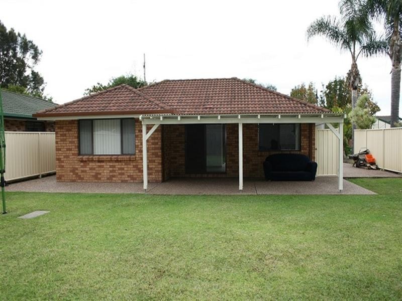 15 Sandpiper Place, Albion Park Rail NSW 2527