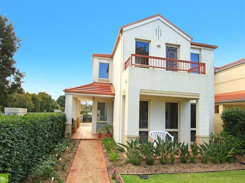11 Munmorah Circuit, Flinders NSW 2529