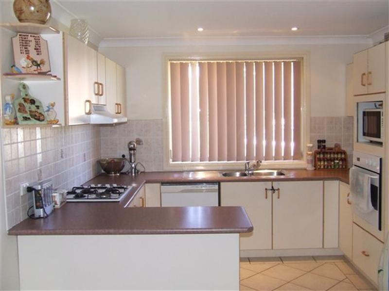 1/9 Eucumbene Avenue, Flinders NSW 2529