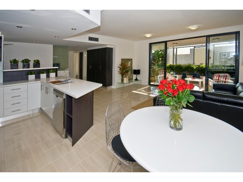 3/7 Helen Street, Newstead QLD 4006