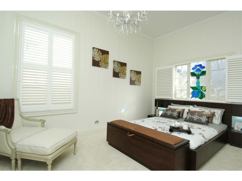 35 Burlington Street, East Brisbane QLD 4169