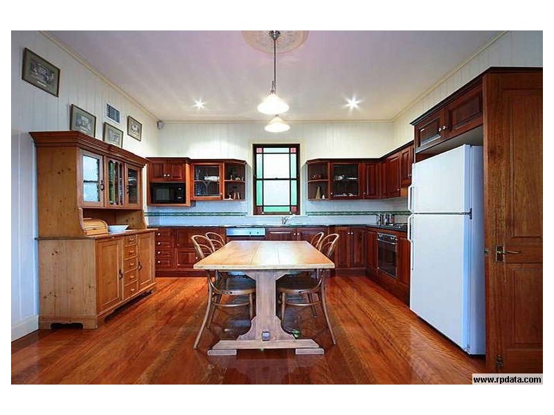 10 York Parade, Spring Hill QLD 4000