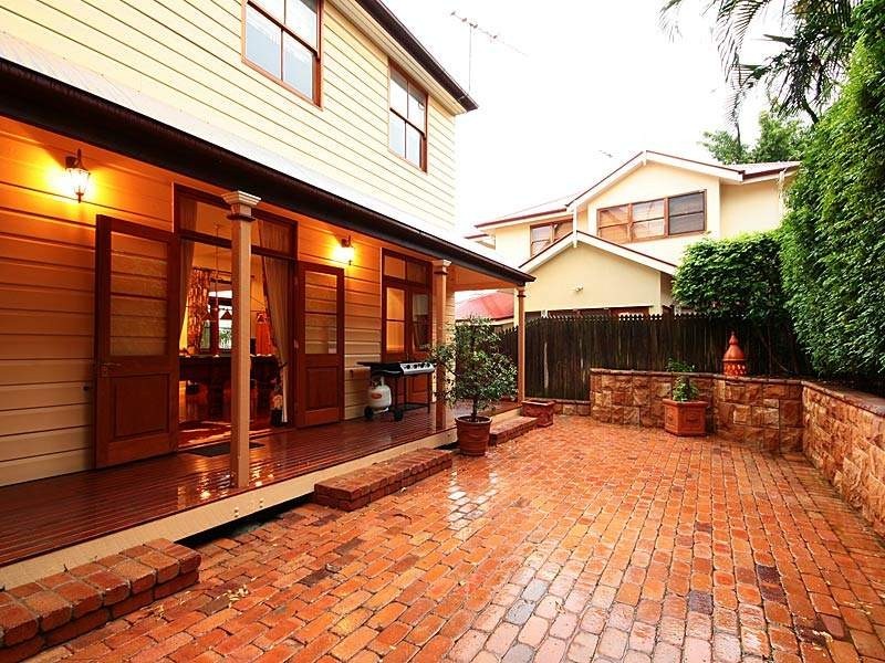 10 York Parade, Spring Hill QLD 4000