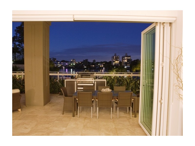 39 Castlebar Street, Kangaroo Point QLD 4169