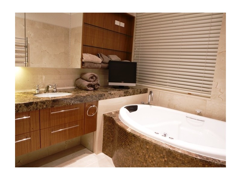 39 Castlebar Street, Kangaroo Point QLD 4169