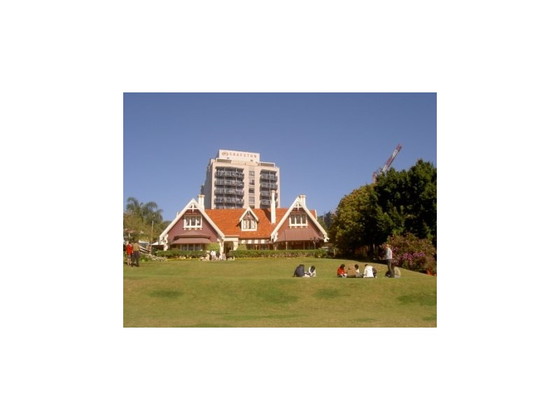 9 Castlebar Street, Kangaroo Point QLD 4169