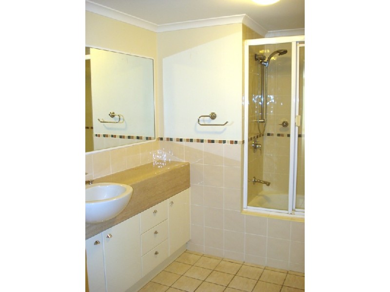 2/15 Newstead Avenue, Newstead QLD 4006