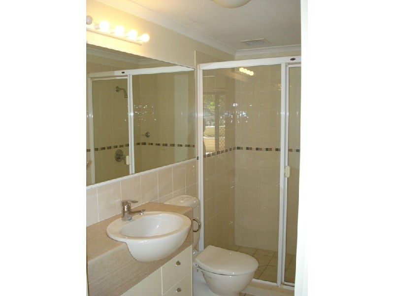 2/15 Newstead Avenue, Newstead QLD 4006