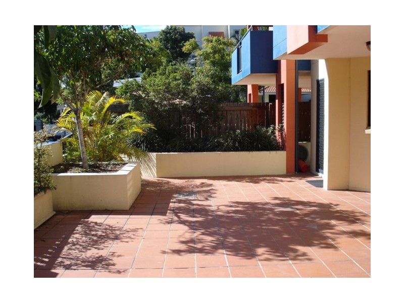 2/15 Newstead Avenue, Newstead QLD 4006