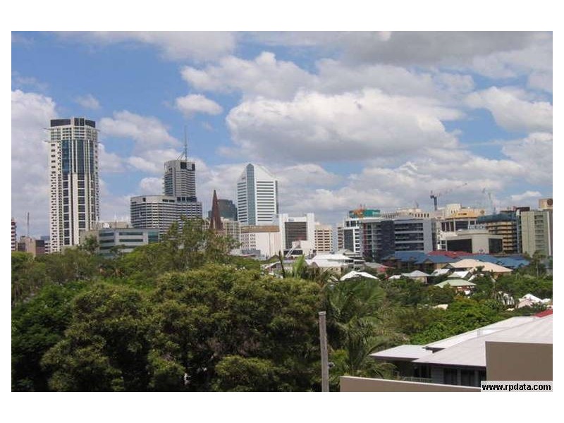 4A Reading Street, Spring Hill QLD 4000