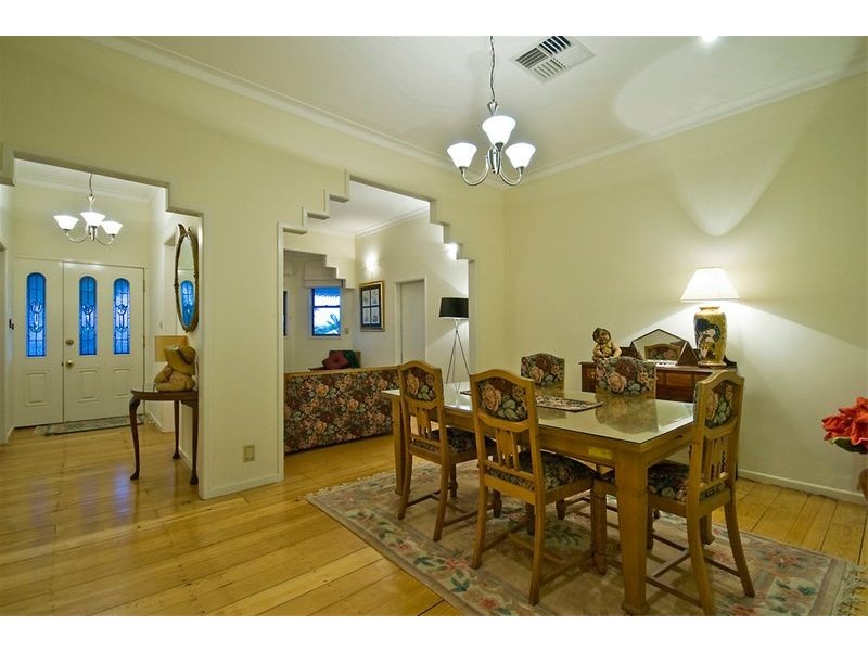 43 Stoneleigh Street, Albion QLD 4010