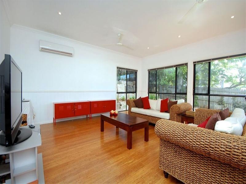 12A Thorpe Street, Balmoral QLD 4171