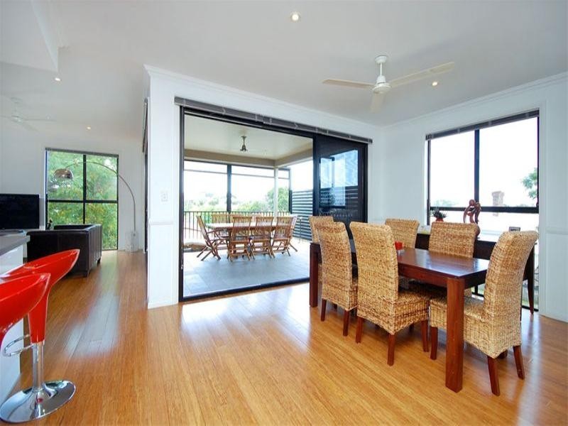 12A Thorpe Street, Balmoral QLD 4171