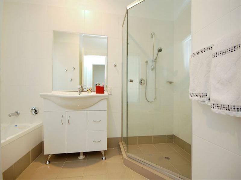 12A Thorpe Street, Balmoral QLD 4171