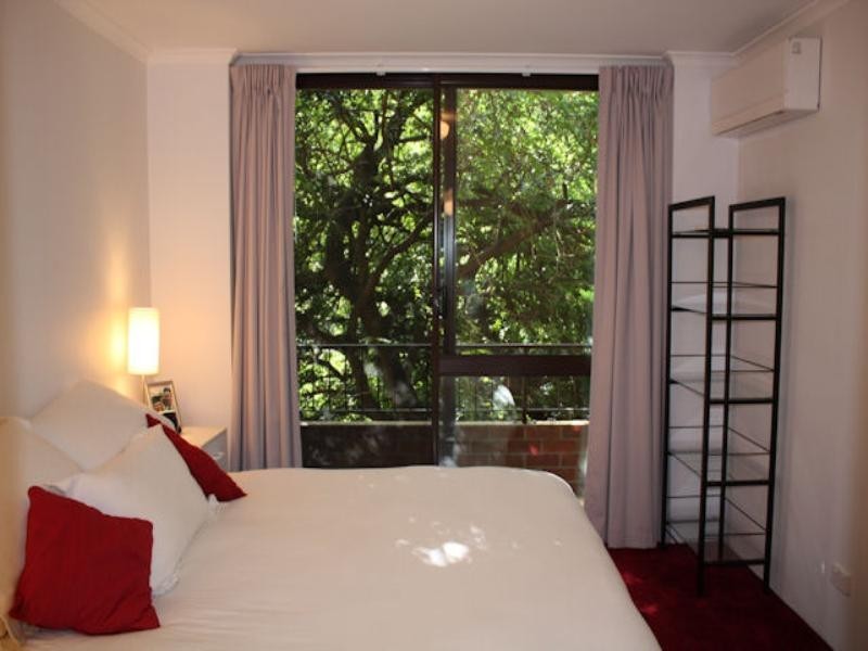 21/26 Carr Street, St Lucia QLD 4067