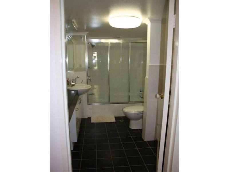 21/26 Carr Street, St Lucia QLD 4067