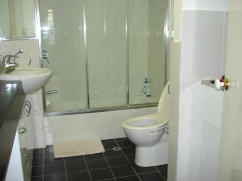 21/26 Carr Street, St Lucia QLD 4067