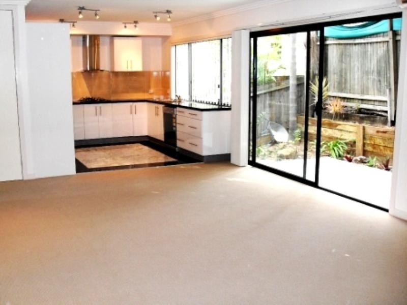 2/112 Kennigo Street, Spring Hill QLD 4000