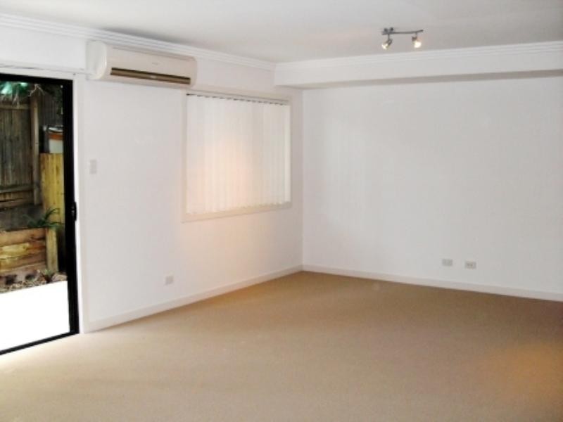 2/112 Kennigo Street, Spring Hill QLD 4000