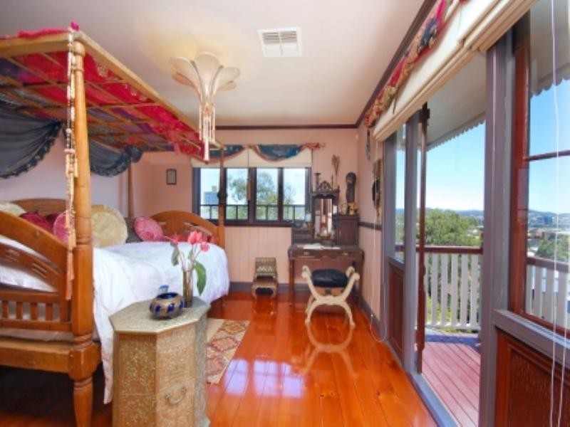 144 Dornoch Terrace, Highgate Hill QLD 4101