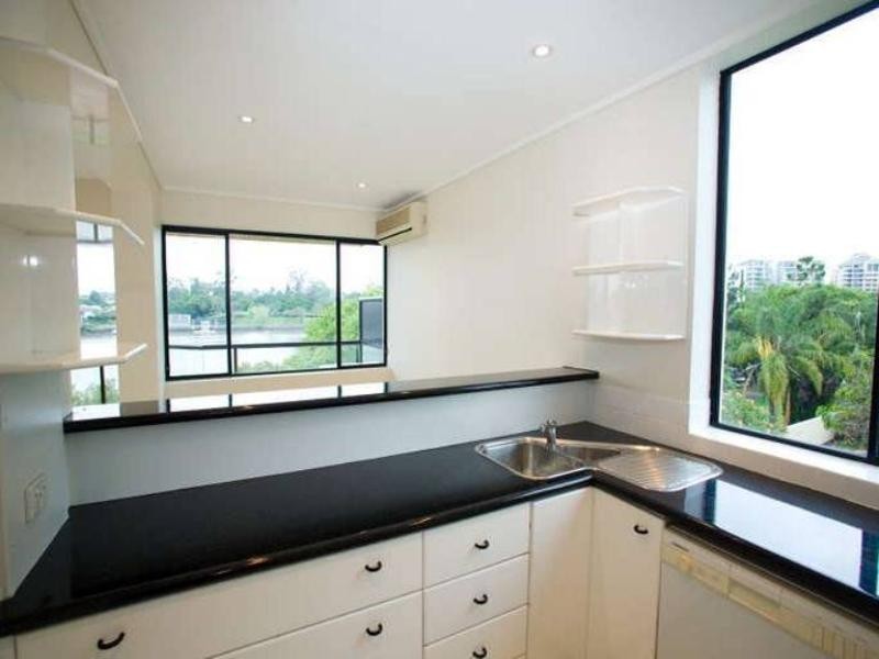 8/136 Oxlade Drive, New Farm QLD 4005