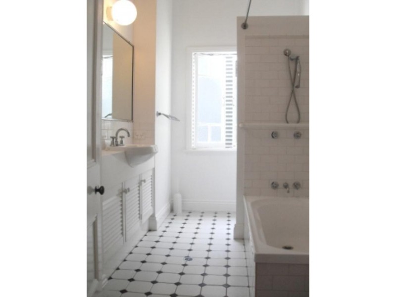 18 Bartley Street, Spring Hill QLD 4000