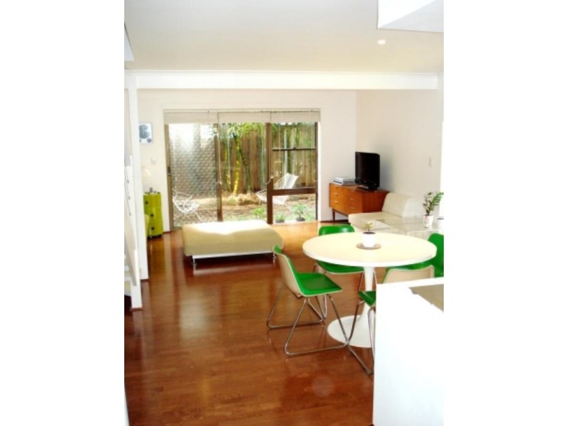 2/16 Holland, Toowong QLD 4066