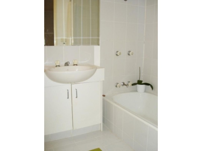 2/16 Holland, Toowong QLD 4066