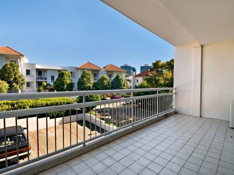 2/26 Merthyr Road, New Farm QLD 4005