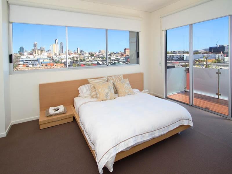 14 Midvale Lane, Newstead QLD 4006