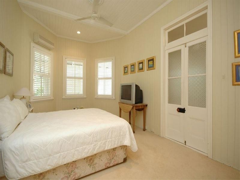 10 Hazlewood Street, New Farm QLD 4005