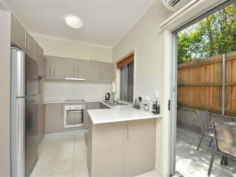2/27 Anzac Road, Carina Heights QLD 4152
