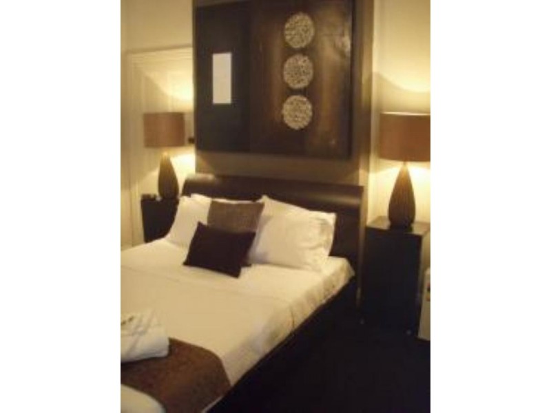 1 Thornbury Street, Spring Hill QLD 4000