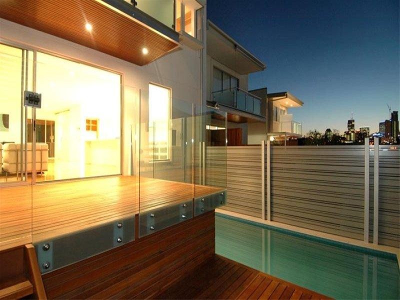 18 Midvale Lane, Newstead QLD 4006