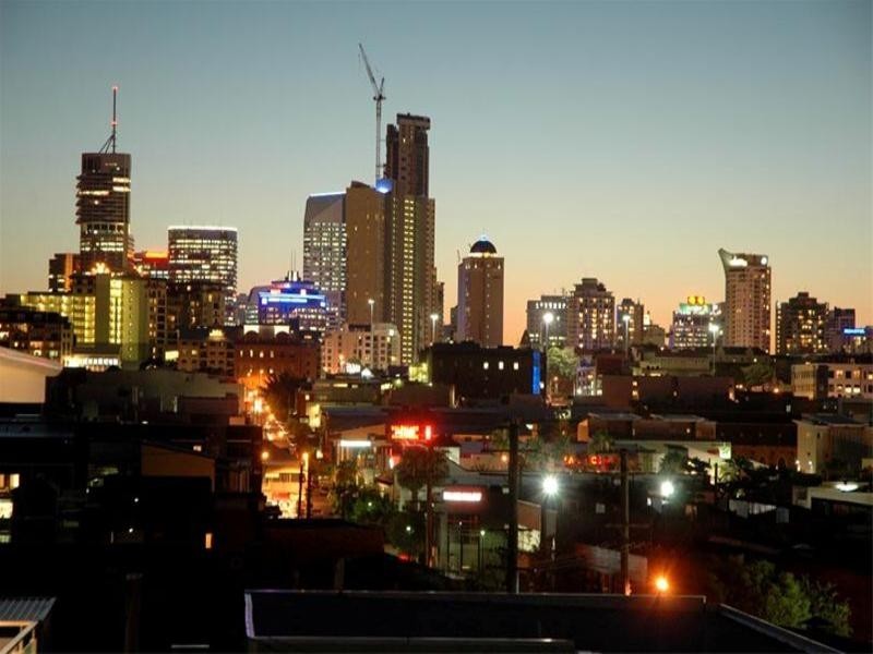 18 Midvale Lane, Newstead QLD 4006