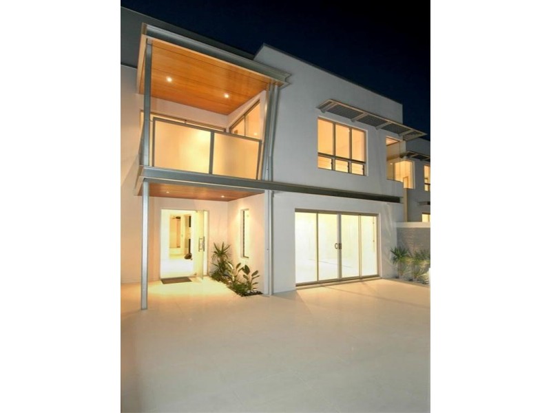 18 Midvale Lane, Newstead QLD 4006