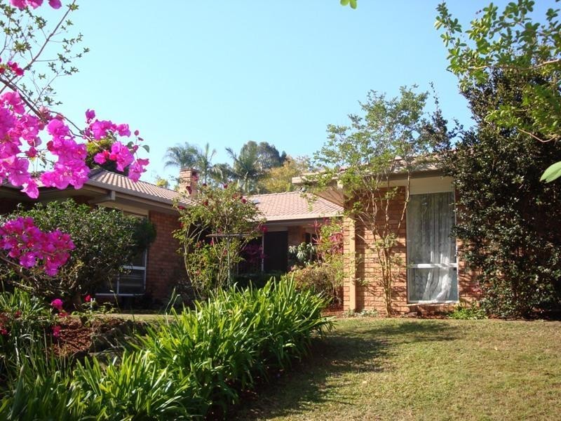 17 Birchley Street, Chapel Hill QLD 4069