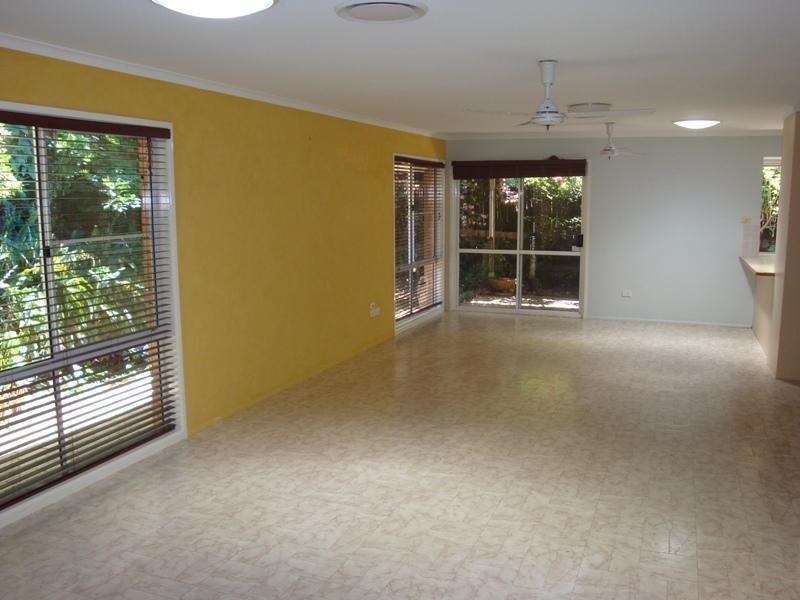 17 Birchley Street, Chapel Hill QLD 4069