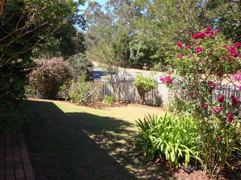 17 Birchley Street, Chapel Hill QLD 4069