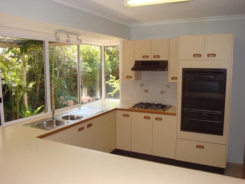 17 Birchley Street, Chapel Hill QLD 4069