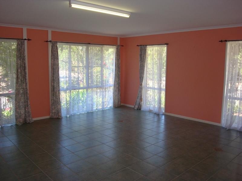 17 Birchley Street, Chapel Hill QLD 4069