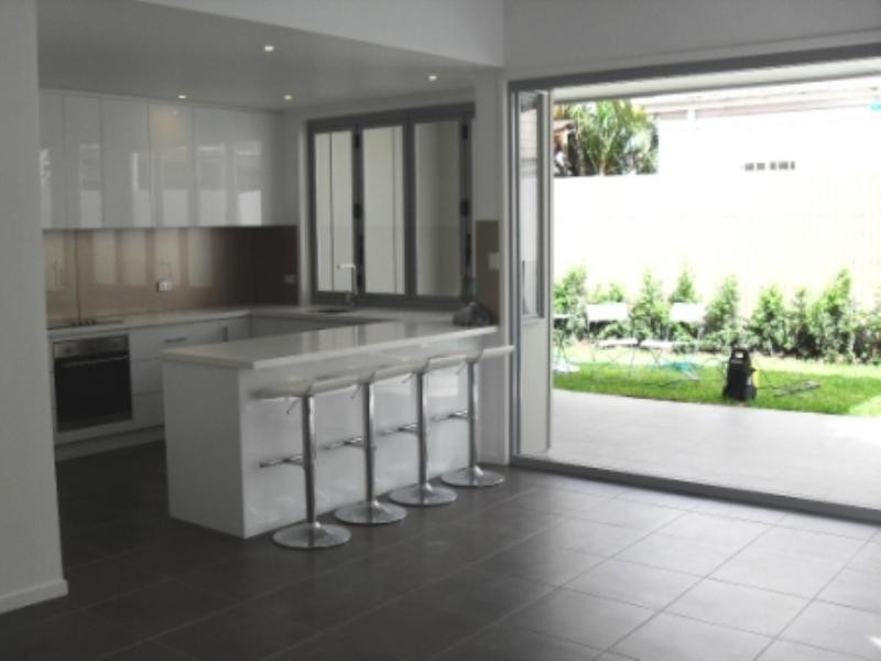 27 Small Street, Newstead QLD 4006