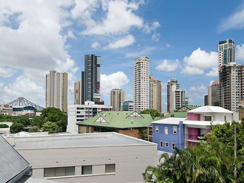 7 Thornbury Street, Spring Hill QLD 4000