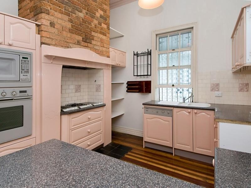 7 Thornbury Street, Spring Hill QLD 4000