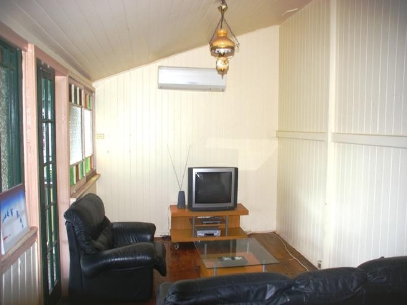 6 Wyndham Street, Herston QLD 4006