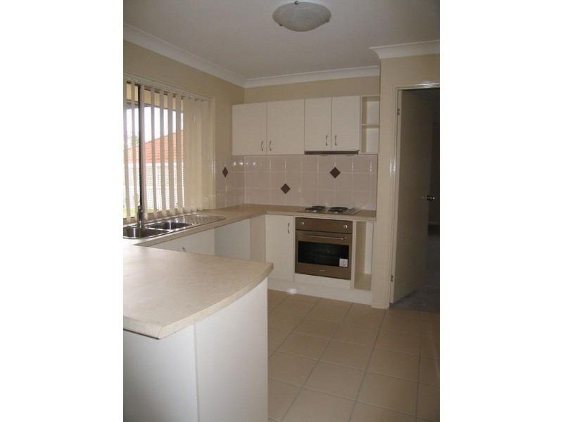 11 Discovery Street, Flinders View QLD 4305