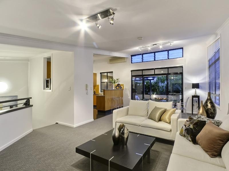 16/14 Locke Street, New Farm QLD 4005