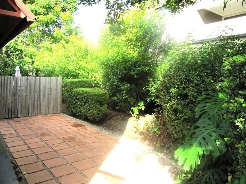 2/27 Dobson Street, Ascot QLD 4007