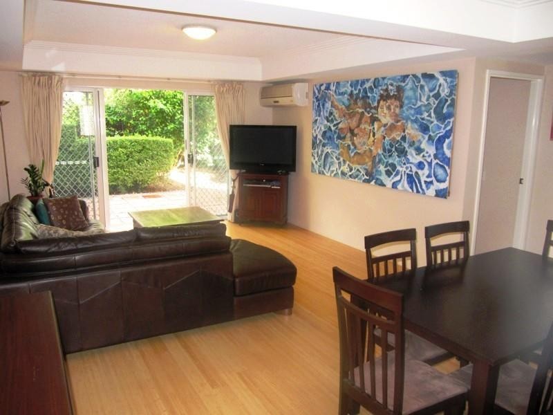 2/27 Dobson Street, Ascot QLD 4007