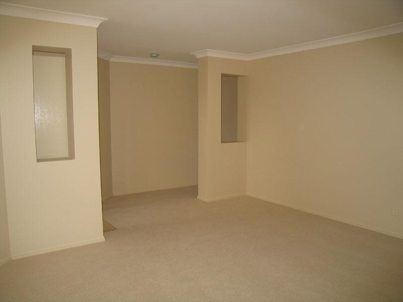 11 Discovery Street, Flinders View QLD 4305